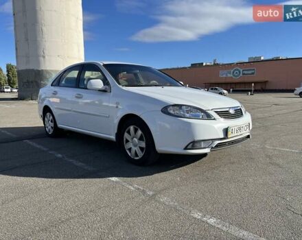 Белый Дэу Джентра, объемом двигателя 1.49 л и пробегом 201 тыс. км за 3900 $, фото 2 на Automoto.ua