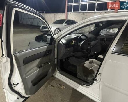 Білий Деу Джентра, об'ємом двигуна 1.49 л та пробігом 200 тис. км за 2999 $, фото 10 на Automoto.ua