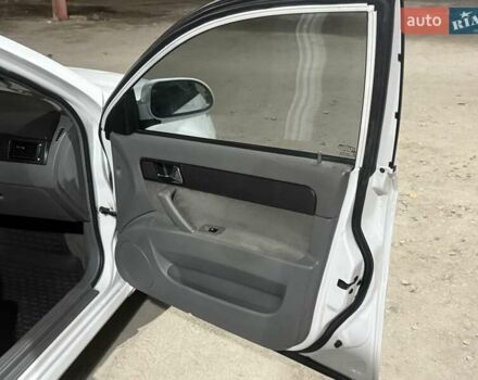 Білий Деу Джентра, об'ємом двигуна 1.49 л та пробігом 200 тис. км за 2999 $, фото 5 на Automoto.ua