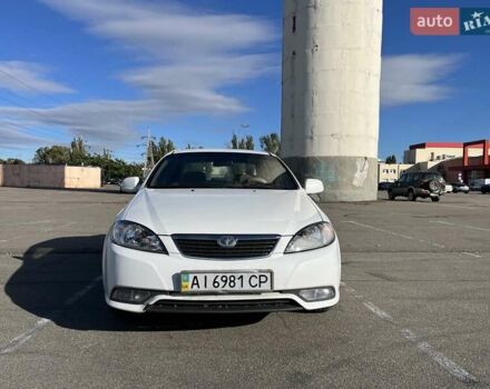 Белый Дэу Джентра, объемом двигателя 1.49 л и пробегом 201 тыс. км за 3900 $, фото 1 на Automoto.ua