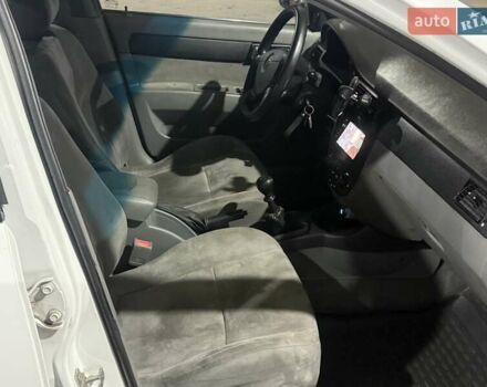 Білий Деу Джентра, об'ємом двигуна 1.49 л та пробігом 200 тис. км за 2999 $, фото 6 на Automoto.ua