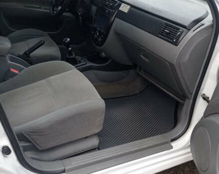 Білий Деу Джентра, об'ємом двигуна 1.49 л та пробігом 250 тис. км за 3800 $, фото 5 на Automoto.ua