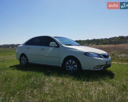 Білий Деу Джентра, об'ємом двигуна 1.49 л та пробігом 100 тис. км за 5700 $, фото 7 на Automoto.ua