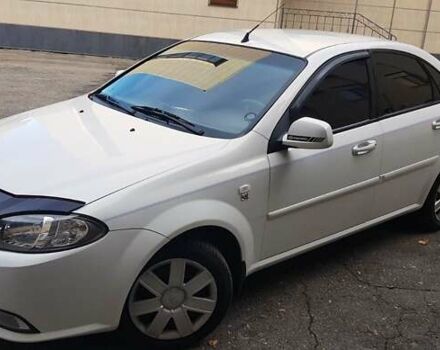 Белый Дэу Джентра, объемом двигателя 1.49 л и пробегом 143 тыс. км за 5000 $, фото 1 на Automoto.ua