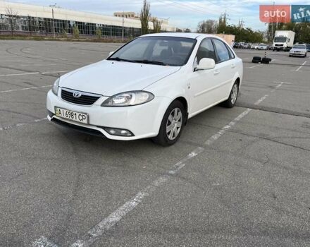 Білий Деу Джентра, об'ємом двигуна 1.49 л та пробігом 201 тис. км за 3900 $, фото 1 на Automoto.ua