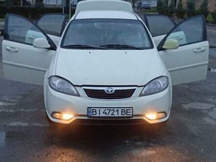 Белый Дэу Джентра, объемом двигателя 1.5 л и пробегом 240 тыс. км за 3555 $, фото 1 на Automoto.ua