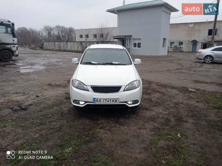 Білий Деу Джентра, об'ємом двигуна 1.49 л та пробігом 250 тис. км за 3800 $, фото 1 на Automoto.ua