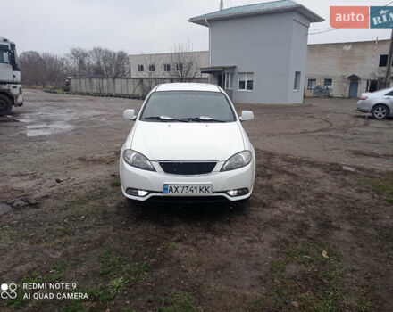 Белый Дэу Джентра, объемом двигателя 1.49 л и пробегом 250 тыс. км за 3800 $, фото 1 на Automoto.ua