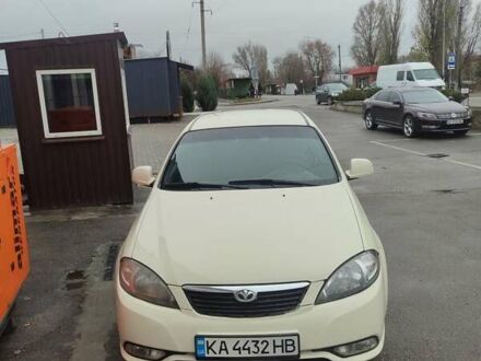 Бежевый Дэу Джентра, объемом двигателя 1.5 л и пробегом 221 тыс. км за 3600 $, фото 1 на Automoto.ua