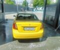 Желтый Дэу Джентра, объемом двигателя 1.49 л и пробегом 294 тыс. км за 3500 $, фото 1 на Automoto.ua