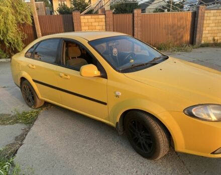 Желтый Дэу Джентра, объемом двигателя 1.5 л и пробегом 320 тыс. км за 2900 $, фото 1 на Automoto.ua