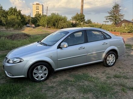 Серый Дэу Джентра, объемом двигателя 1.5 л и пробегом 147 тыс. км за 5600 $, фото 1 на Automoto.ua