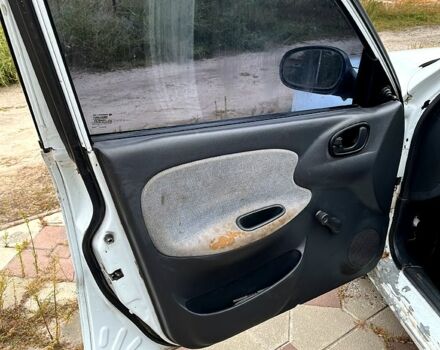 Дэу Ланос 1998 в Харькове на Automoto.ua Белый Дэу Ланос, объемом двигателя 1.5 л и пробегом 250 тыс. км за 888 $, фото 4 на Automoto.ua