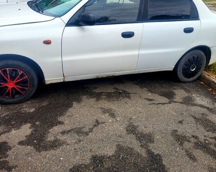 Белый Дэу Ланос, объемом двигателя 1.5 л и пробегом 250 тыс. км за 1450 $, фото 2 на Automoto.ua