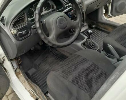 Белый Дэу Ланос, объемом двигателя 1.5 л и пробегом 528 тыс. км за 2000 $, фото 4 на Automoto.ua