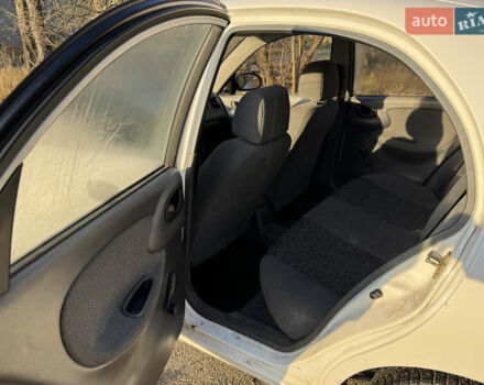 Белый Дэу Ланос, объемом двигателя 1.6 л и пробегом 152 тыс. км за 2000 $, фото 5 на Automoto.ua