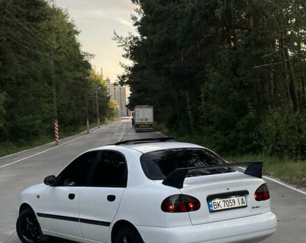 Белый Дэу Ланос, объемом двигателя 1.6 л и пробегом 261 тыс. км за 2700 $, фото 2 на Automoto.ua