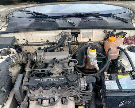 Белый Дэу Ланос, объемом двигателя 1.5 л и пробегом 240 тыс. км за 1900 $, фото 3 на Automoto.ua