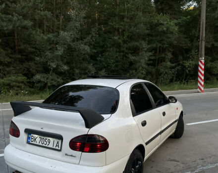 Белый Дэу Ланос, объемом двигателя 1.6 л и пробегом 261 тыс. км за 2700 $, фото 3 на Automoto.ua