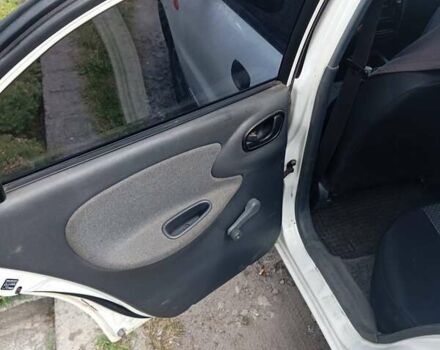 Білий Деу Ланос, об'ємом двигуна 1.39 л та пробігом 150 тис. км за 2000 $, фото 3 на Automoto.ua