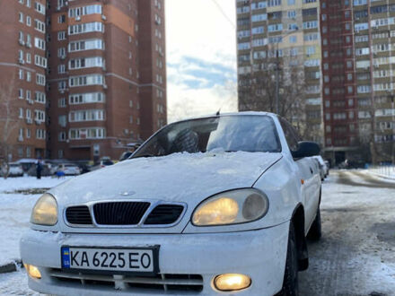 Дэу Ланос 2003 в Киеве на Automoto.ua Белый Дэу Ланос, объемом двигателя 1.5 л и пробегом 250 тыс. км за 2000 $, фото 1 на Automoto.ua