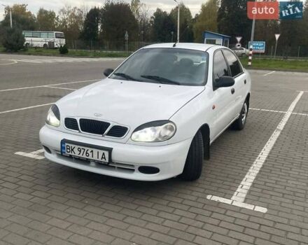 Белый Дэу Ланос, объемом двигателя 1.5 л и пробегом 227 тыс. км за 2100 $, фото 1 на Automoto.ua