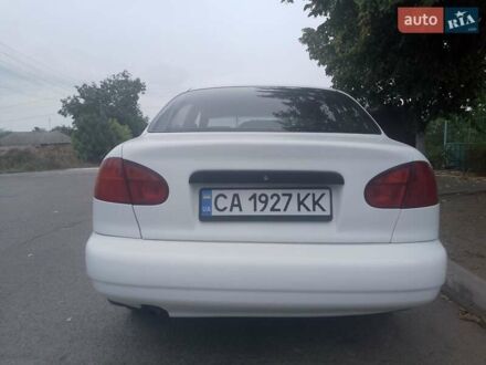 Белый Дэу Ланос, объемом двигателя 1.5 л и пробегом 300 тыс. км за 1600 $, фото 1 на Automoto.ua