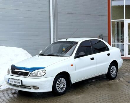 Белый Дэу Ланос, объемом двигателя 1.5 л и пробегом 215 тыс. км за 2000 $, фото 1 на Automoto.ua