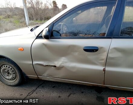 Бежевый Дэу Ланос, объемом двигателя 1.5 л и пробегом 208 тыс. км за 1300 $, фото 4 на Automoto.ua