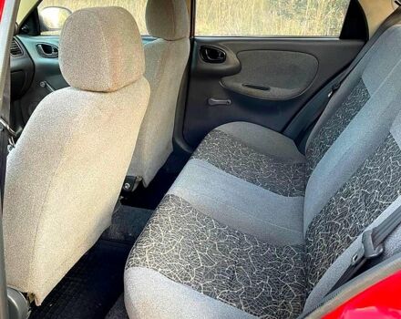 Красный Дэу Ланос, объемом двигателя 1.4 л и пробегом 95 тыс. км за 1999 $, фото 5 на Automoto.ua