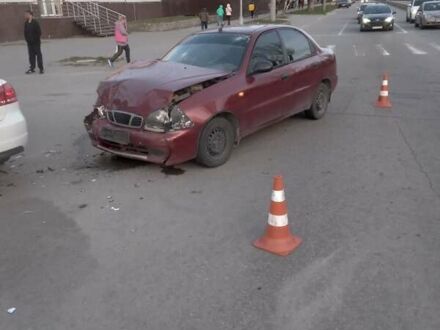 Червоний Деу Ланос, об'ємом двигуна 1.5 л та пробігом 190 тис. км за 1000 $, фото 1 на Automoto.ua