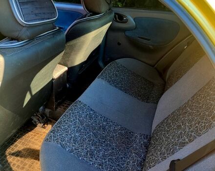 Желтый Дэу Ланос, объемом двигателя 1.5 л и пробегом 330 тыс. км за 2000 $, фото 4 на Automoto.ua