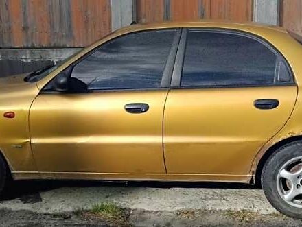 Желтый Дэу Ланос, объемом двигателя 1.5 л и пробегом 272 тыс. км за 2000 $, фото 1 на Automoto.ua