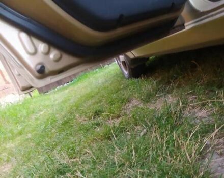 Желтый Дэу Ланос, объемом двигателя 1.6 л и пробегом 265 тыс. км за 2850 $, фото 4 на Automoto.ua