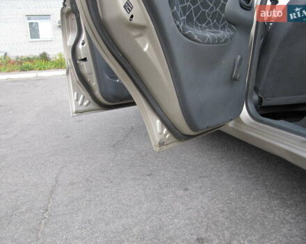 Дэу Ланос 2004 в Днепре (Днепропетровске) на Automoto.ua Желтый Дэу Ланос, объемом двигателя 1.5 л и пробегом 147 тыс. км за 3500 $, фото 11 на Automoto.ua