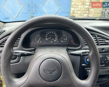 Жовтий Деу Ланос, об'ємом двигуна 1.4 л та пробігом 64 тис. км за 2550 $, фото 7 на Automoto.ua