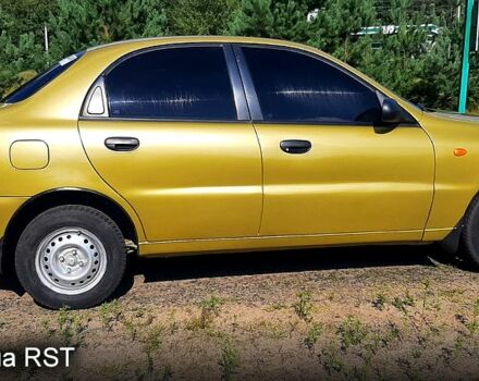 Желтый Дэу Ланос, объемом двигателя 1.3 л и пробегом 0 тыс. км за 2500 $, фото 1 на Automoto.ua