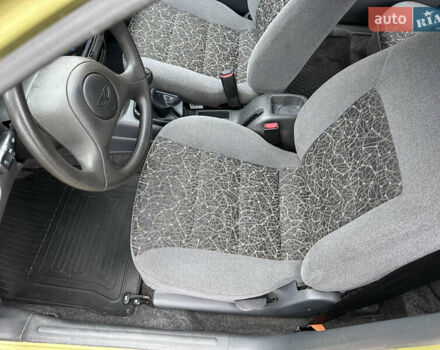 Жовтий Деу Ланос, об'ємом двигуна 1.4 л та пробігом 64 тис. км за 2550 $, фото 5 на Automoto.ua