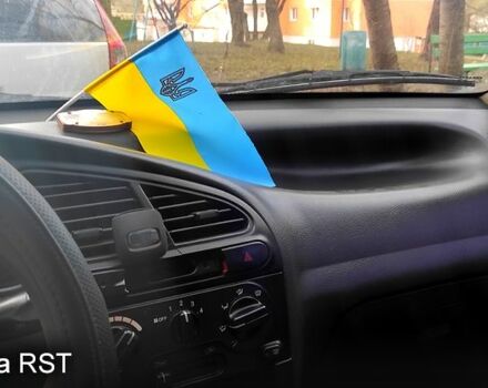Желтый Дэу Ланос, объемом двигателя 1.5 л и пробегом 334 тыс. км за 1400 $, фото 2 на Automoto.ua