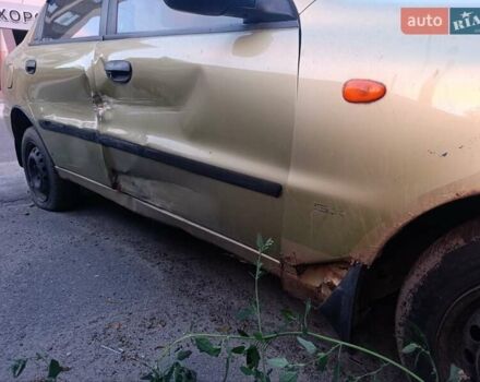 Желтый Дэу Ланос, объемом двигателя 1.6 л и пробегом 137 тыс. км за 1500 $, фото 4 на Automoto.ua