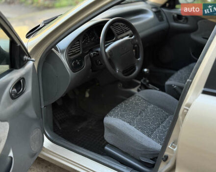 Желтый Дэу Ланос, объемом двигателя 1.6 л и пробегом 115 тыс. км за 2750 $, фото 8 на Automoto.ua