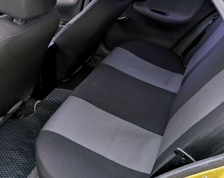 Желтый Дэу Ланос, объемом двигателя 1.5 л и пробегом 199 тыс. км за 3300 $, фото 5 на Automoto.ua