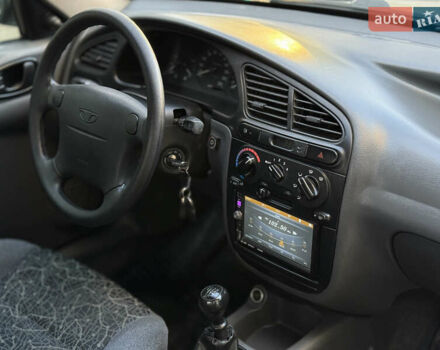 Желтый Дэу Ланос, объемом двигателя 1.6 л и пробегом 115 тыс. км за 2750 $, фото 10 на Automoto.ua