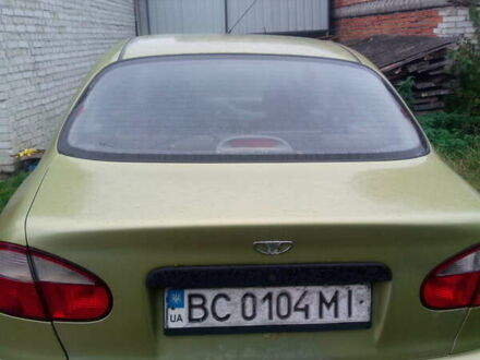 Желтый Дэу Ланос, объемом двигателя 1.5 л и пробегом 200 тыс. км за 2200 $, фото 1 на Automoto.ua