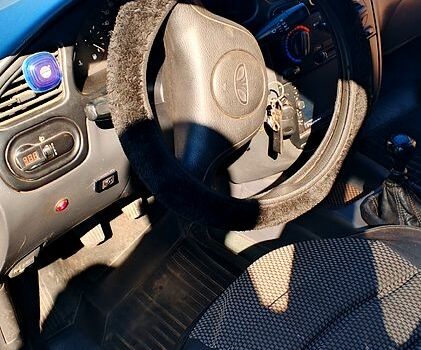 Сірий Деу Ланос, об'ємом двигуна 1.5 л та пробігом 303 тис. км за 1700 $, фото 2 на Automoto.ua