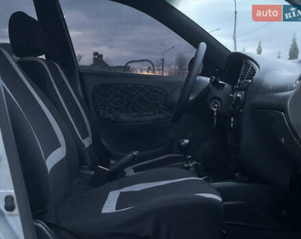 Деу Ланос 2007 у Дрогобичі на Automoto.ua Сірий Деу Ланос, об'ємом двигуна 1.5 л та пробігом 184 тис. км за 1999 $, фото 42 на Automoto.ua