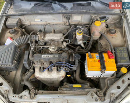 Сірий Деу Ланос, об'ємом двигуна 1.5 л та пробігом 180 тис. км за 2000 $, фото 4 на Automoto.ua