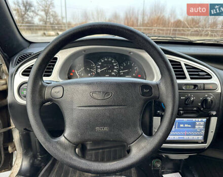 Сірий Деу Ланос, об'ємом двигуна 1.6 л та пробігом 305 тис. км за 1999 $, фото 3 на Automoto.ua