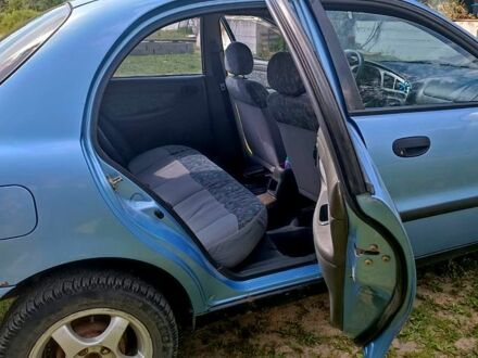 Деу Ланос 2003 у Чернівцях на Automoto.ua Синій Деу Ланос, об'ємом двигуна 1.6 л та пробігом 165 тис. км за 2400 $, фото 1 на Automoto.ua