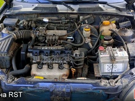 Деу Ланос 2004 у Дніпро (Дніпропетровську) на Automoto.ua Синій Деу Ланос, об'ємом двигуна 1.5 л та пробігом 300 тис. км за 2850 $, фото 1 на Automoto.ua